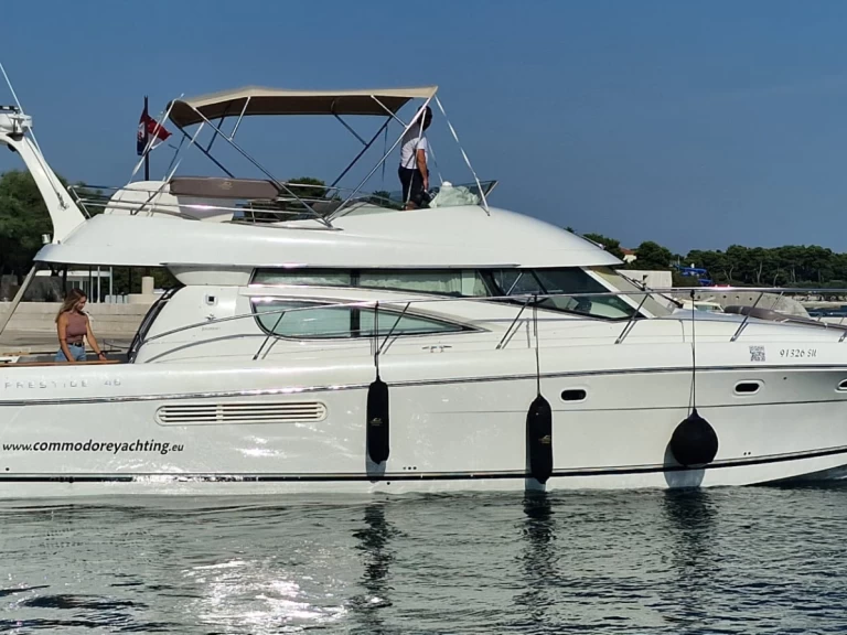 Noleggio Barca a motore Jeanneau con patente nautica