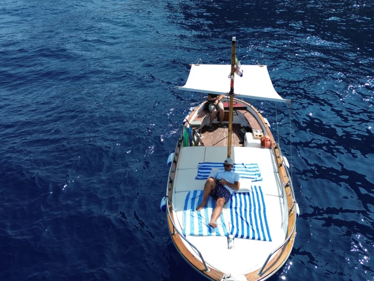 Noleggio Barca a motore con o senza skipper Nautica Esposito a Capri