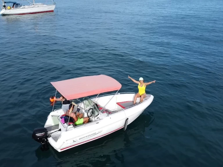 Noleggio Barca a motore Quicksilver con patente nautica