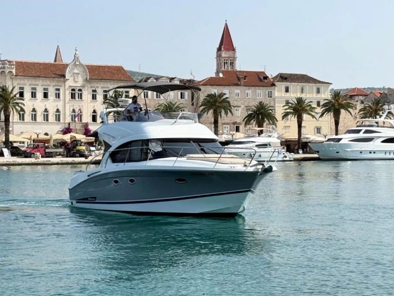 Noleggio barche Bénéteau Antares 36 a Trogir su Samboat