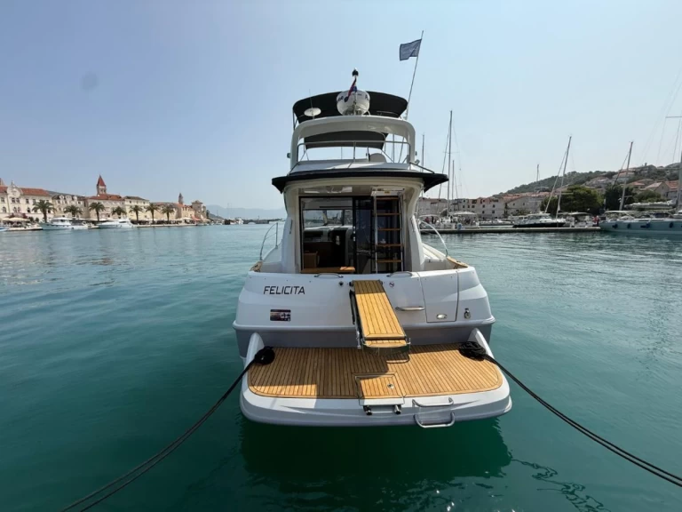 Noleggio Yacht di lusso Bénéteau con patente nautica