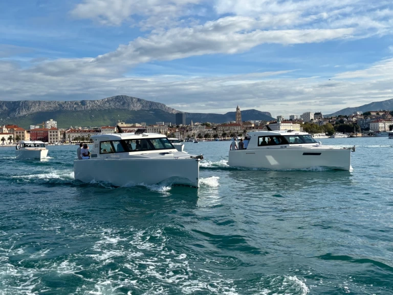 Noleggio Yacht di lusso Aliskaf37  con patente nautica