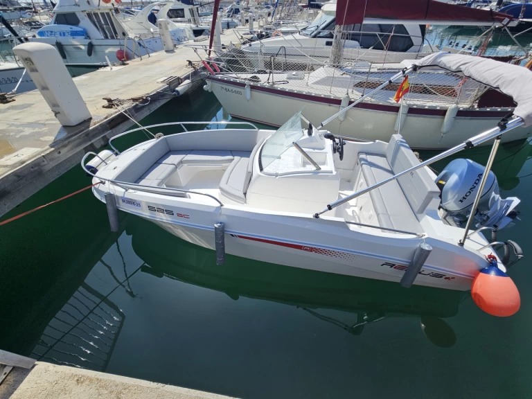 Noleggio Barca a motore con o senza skipper Remus a Roda de Barà