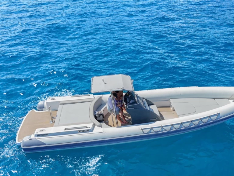 Noleggio Gommone Top Marine con patente nautica