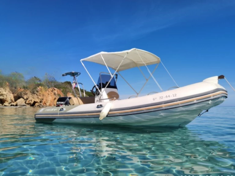Noleggiare una Zodiac Medline 550 Neo a Ciutadella de Menorca