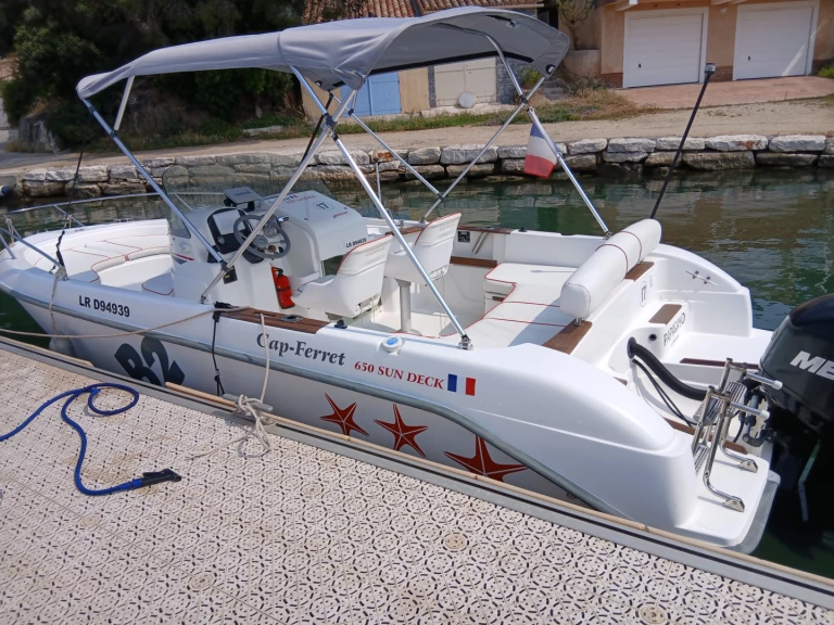 Noleggio Barca a motore a Bormes-les-Mimosas – Jeanneau CAP CAMARAT 6,5 CC Style