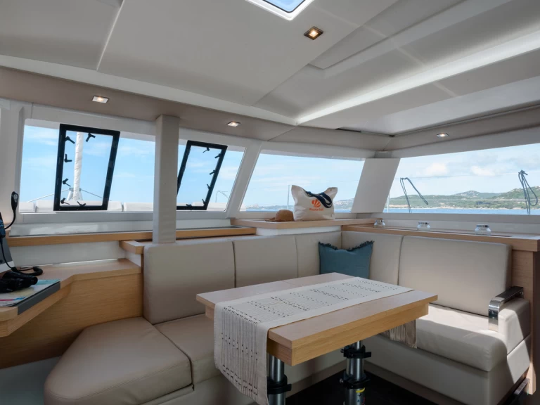 Noleggio barche Cannigione economico Astrea 42