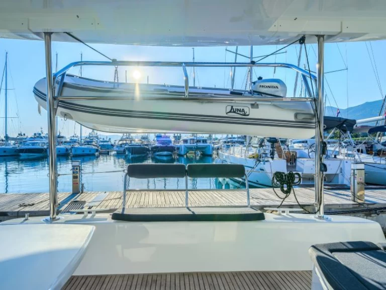 Noleggio barche Lagoon Lagoon 42 a Castelli su Samboat