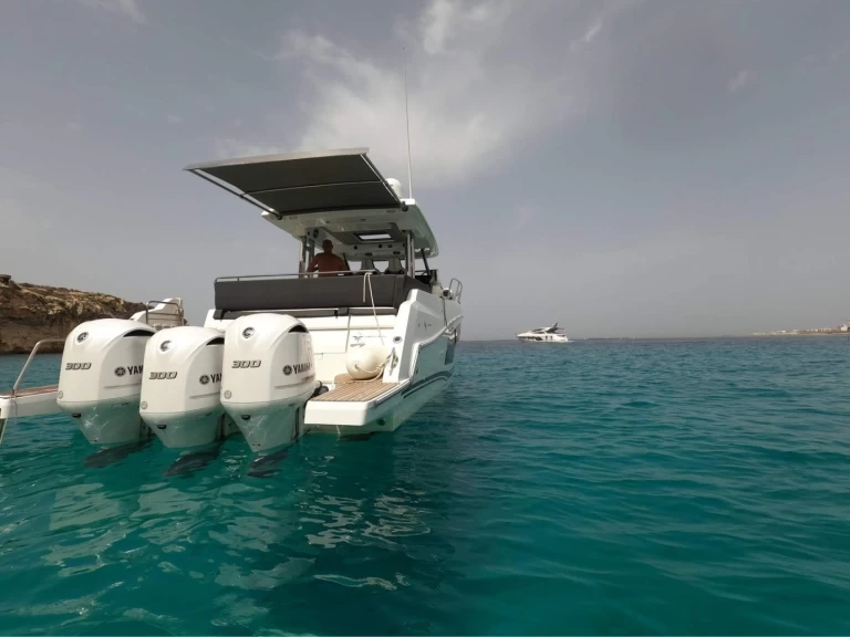 Noleggio Barca a motore a San Julian's – Jeanneau cap camarat 12.5WA