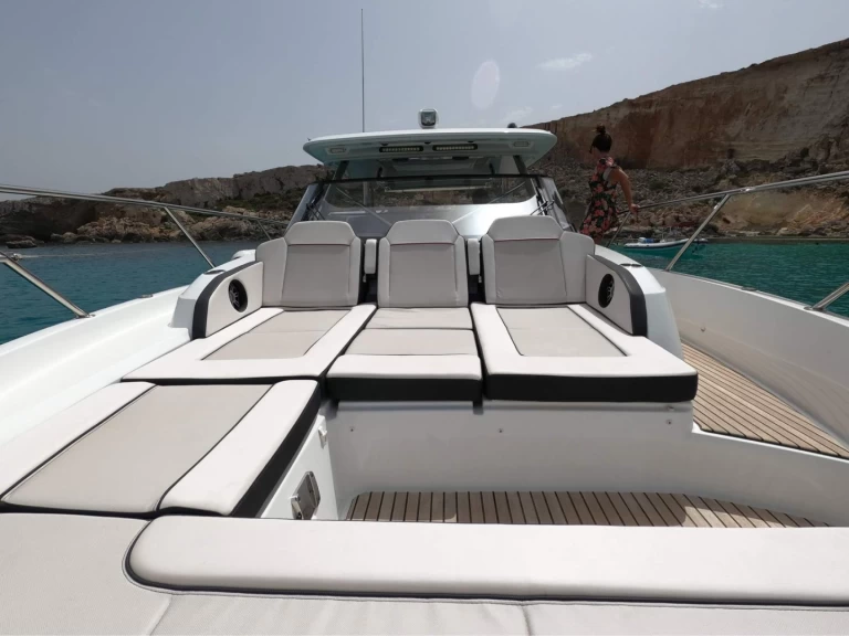 Noleggio barche Jeanneau cap camarat 12.5WA a San Julian's su Samboat