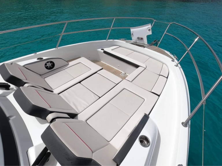 Noleggio Barca a motore con o senza skipper Jeanneau a San Julian's