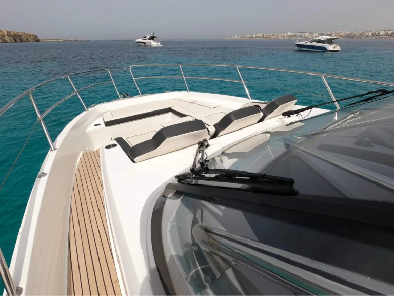 Noleggio Barca a motore Jeanneau con patente nautica