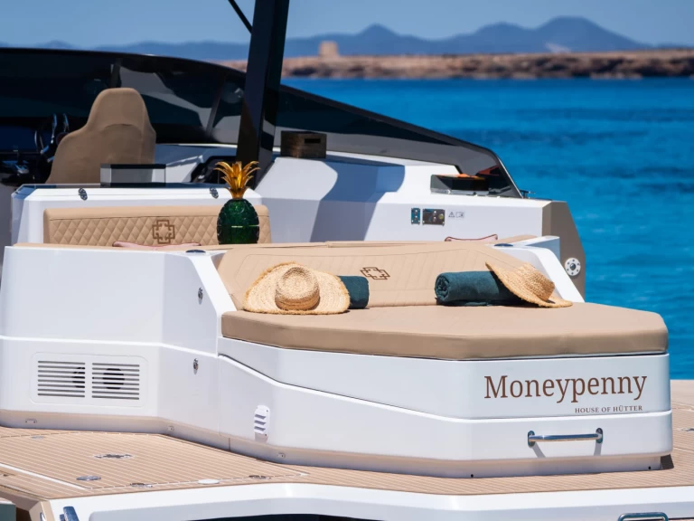 Noleggiare una HOUSE OF HÜNTTER CATAMARAN POWER a Ibiza Town