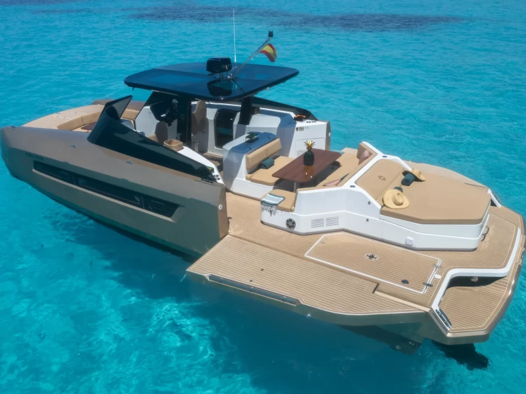 Noleggio barche HOUSE OF HÜNTTER CATAMARAN POWER a Ibiza Town su Samboat