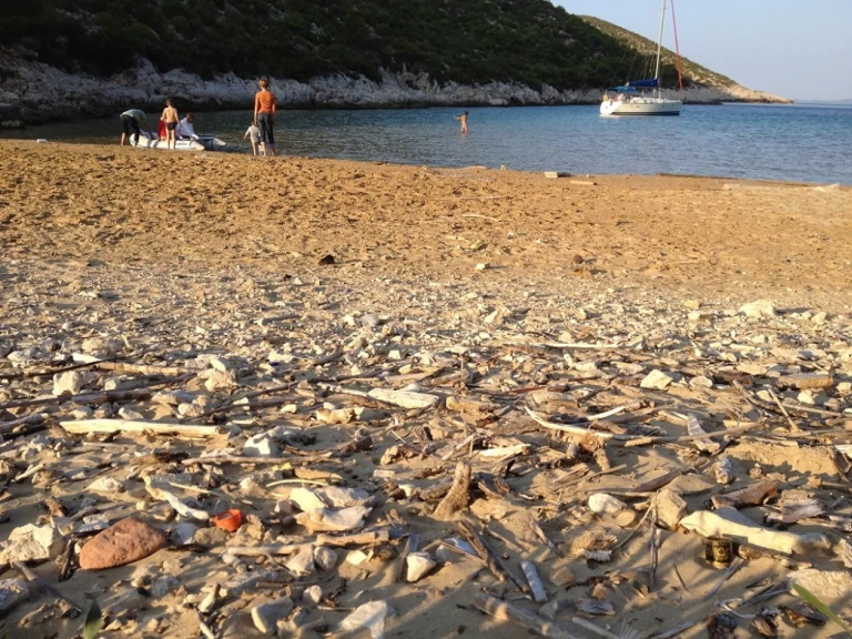 Bénéteau Oceanis 373 da affittare a  Vis