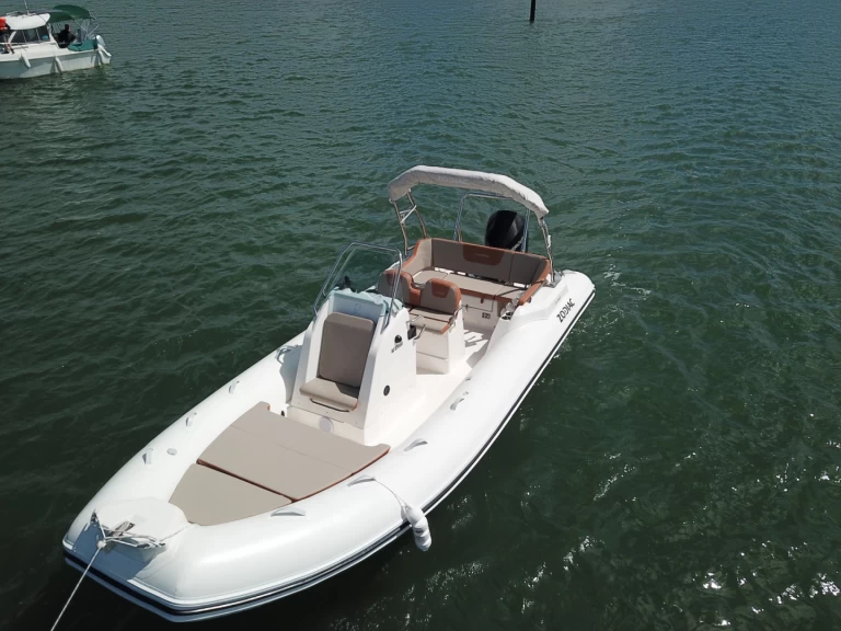 Zodiac Medline 6.8 da affittare a  Arcachon