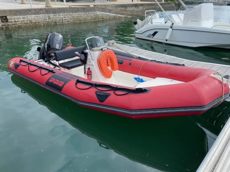 Noleggiare una Zodiac Pro 12 Man a Bénodet