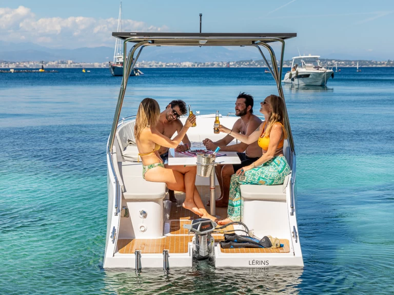 Noleggiare una lerins No fuel a Port Pierre Canto