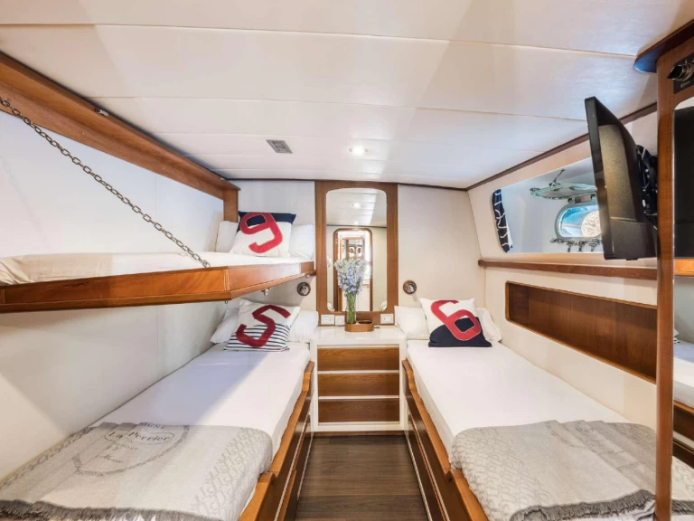 Yacht di lusso a noleggio a Ibiza Town al miglior prezzo