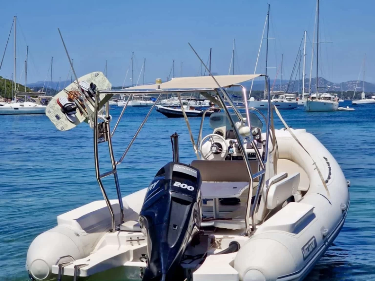 Valiant Valiant 685 Classic Hypalon da affittare a  Hyères