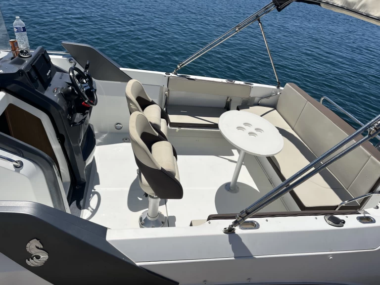 Noleggio Barca a motore Bénéteau con patente nautica