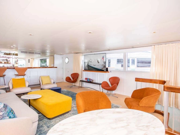 Yacht di lusso a noleggio a Maine al miglior prezzo