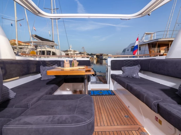 Noleggio barche Marex Marex 360 CC a Sebenico su Samboat