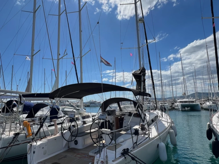 Noleggio Barca a vela Salona con patente nautica