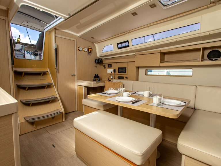 Barca a vela a noleggio a Pálairos al miglior prezzo