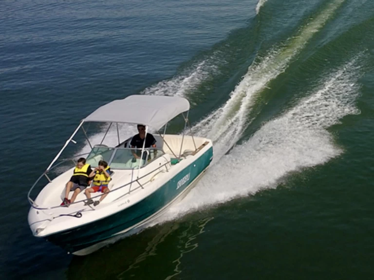 Barca a motore a noleggio a Larmor-Plage al miglior prezzo