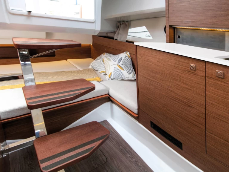 Noleggio barche Jeanneau Cap Camarat 9.0 WA a Marina Formentera su Samboat