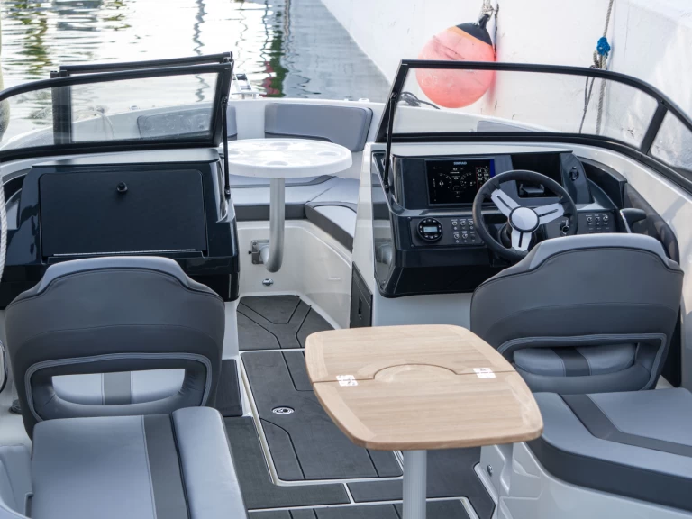 Noleggio barche Puerto Banús economico bayliner v20