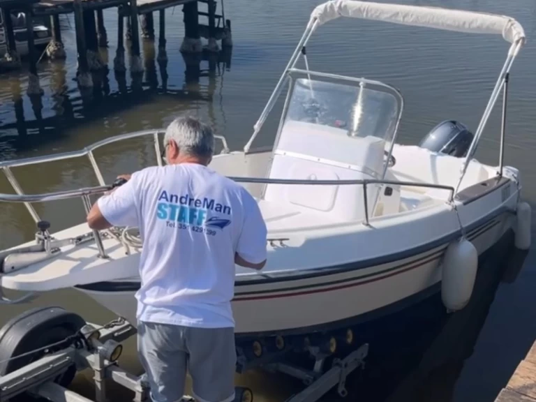 Noleggio Barca a motore Elan con patente nautica