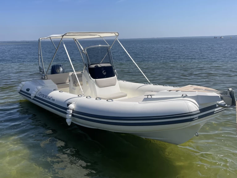 Noleggiare una Capelli Tempest 700 Sun a Biscarrosse