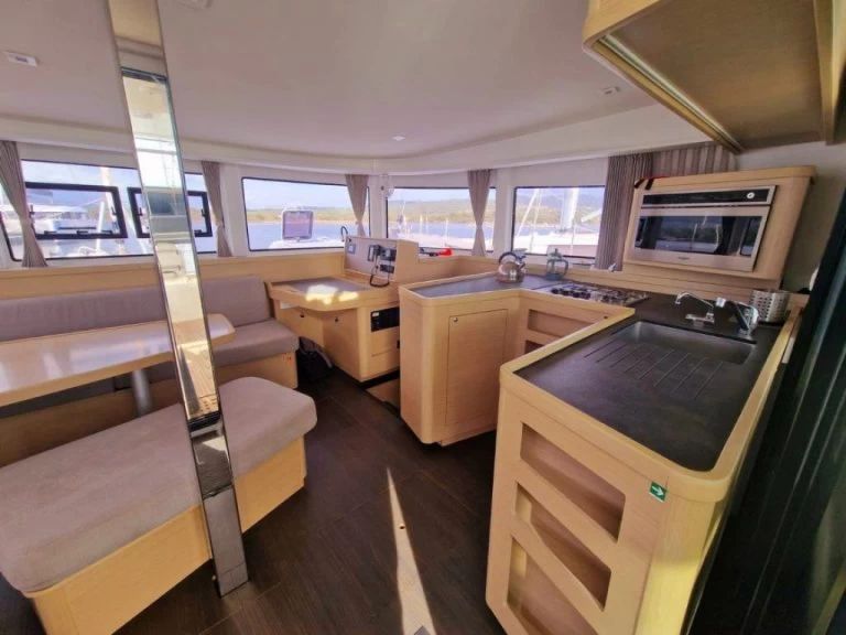 Noleggio Catamarano Lagoon con patente nautica