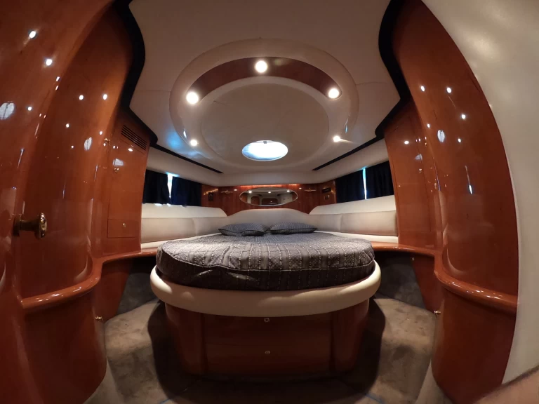 Noleggio Barca a motore con o senza skipper Cranchi a Himarë