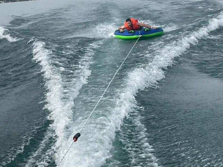 Noleggio Barca a motore a Ginevra (City) – Sea Ray 202