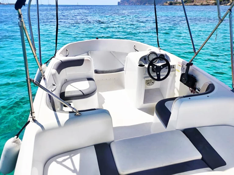 Noleggio Barca a motore a La Savina – Bayliner E16