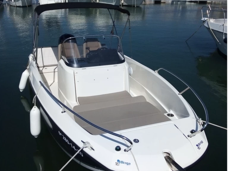 Noleggio Barca a motore Quicksilver con patente nautica