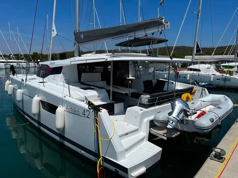 Noleggio Catamarano a Pola – Fountaine Pajot Astrea 42