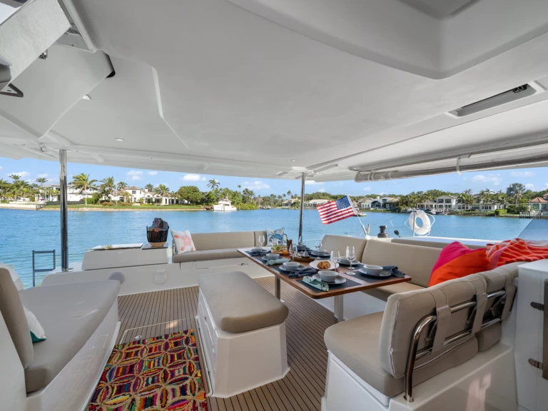 Noleggio Catamarano Fountaine Pajot con patente nautica