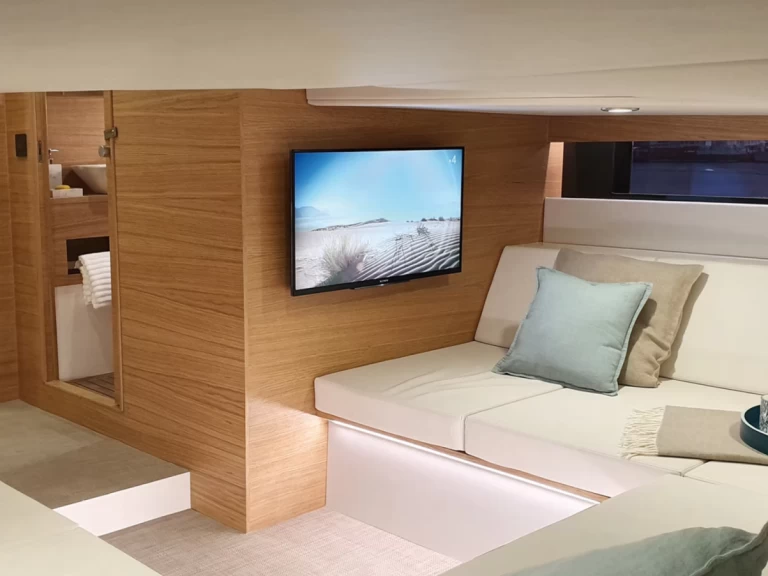 Noleggiare una DEANTONIO YACHTS D42 a Dénia