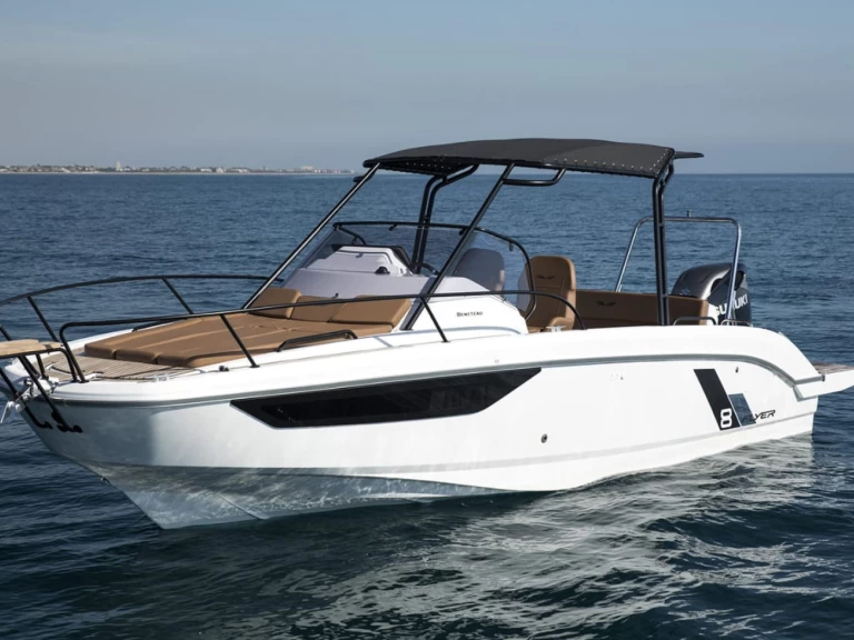 Barca a motore a noleggio a Hyères al miglior prezzo