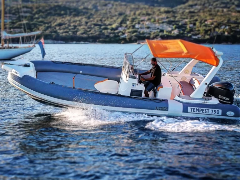 Noleggio Gommone Capelli con patente nautica