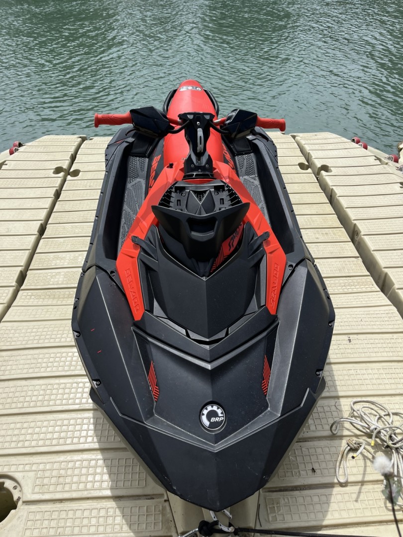 Noleggio Moto d'acqua Sea-Doo Spark Trixx a Pescara SamBoat