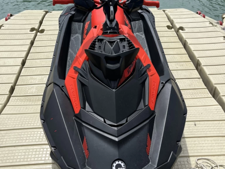Noleggio Moto d'acqua Sea-Doo con patente nautica