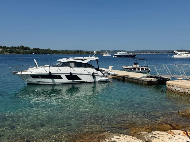 Noleggio Barca a motore Grandezza con patente nautica