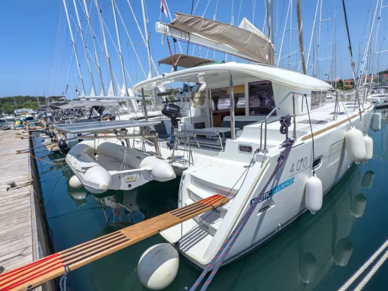 Noleggio Catamarano a Pola – Lagoon Lagoon 400 S2