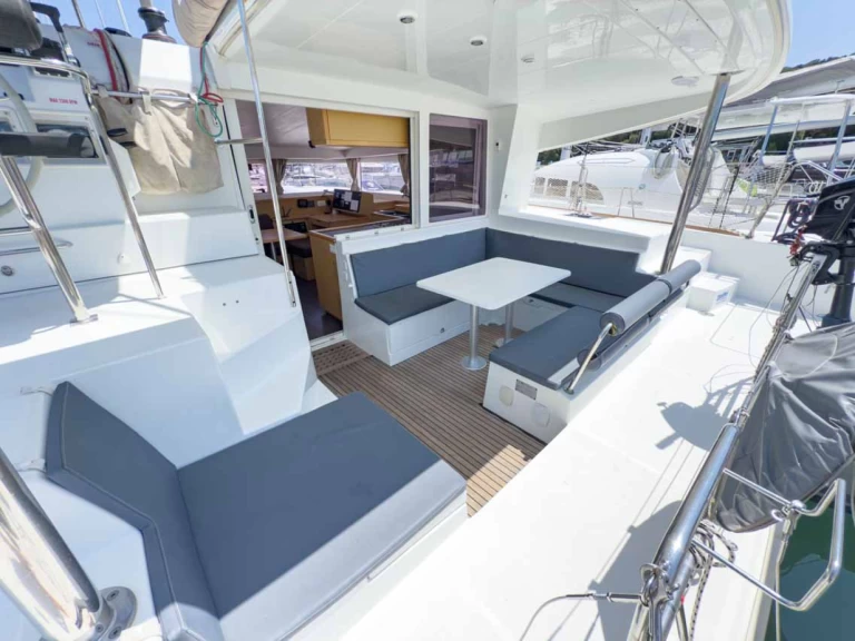 Noleggio Catamarano con o senza skipper Lagoon a Pola