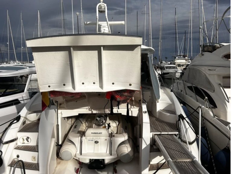 Noleggio Barca a motore Sunseeker con patente nautica
